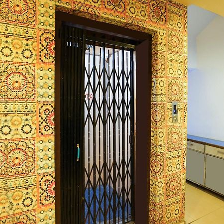 Hotel O Crystal Ahmedabad Eksteriør billede