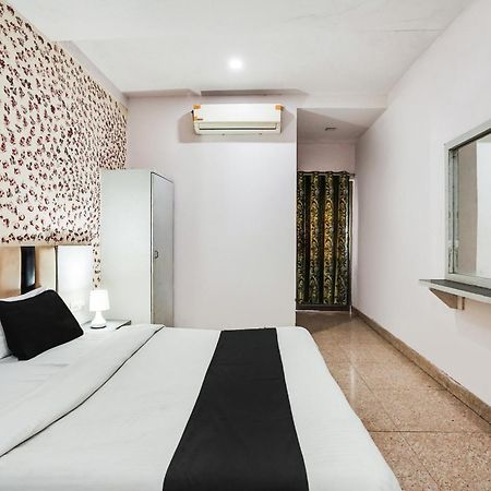 Hotel O Crystal Ahmedabad Eksteriør billede