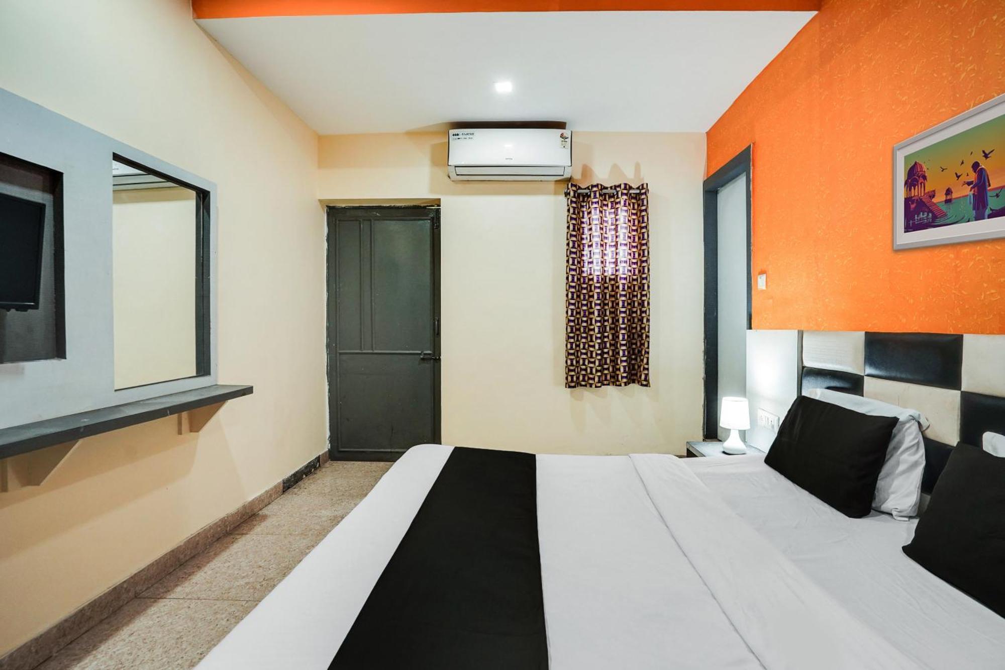 Hotel O Crystal Ahmedabad Eksteriør billede