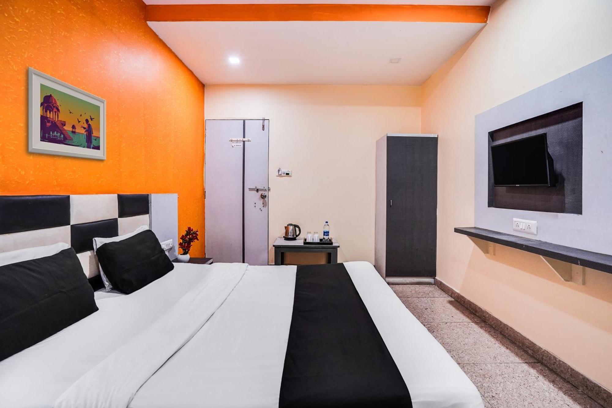 Hotel O Crystal Ahmedabad Eksteriør billede