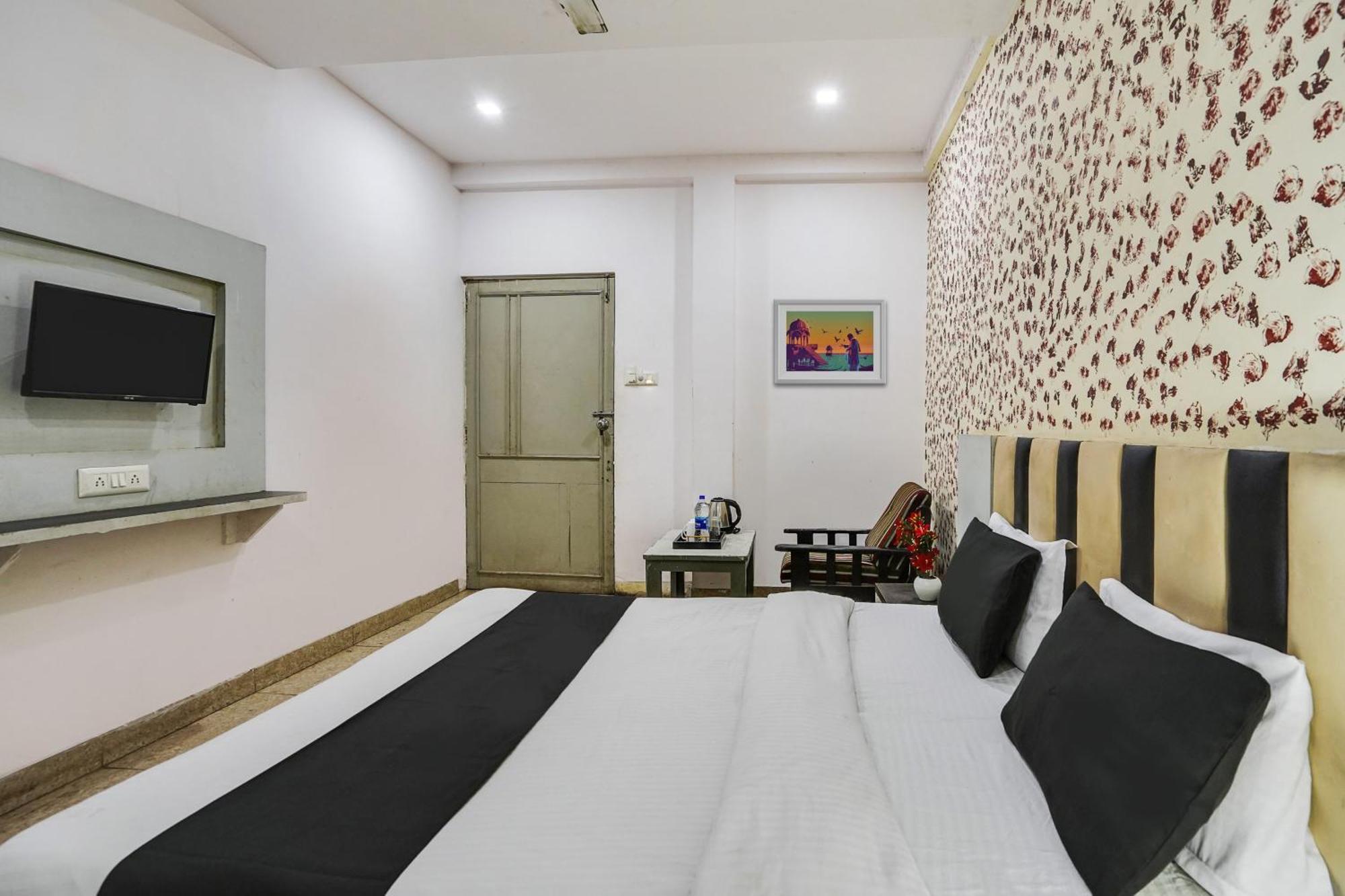 Hotel O Crystal Ahmedabad Eksteriør billede