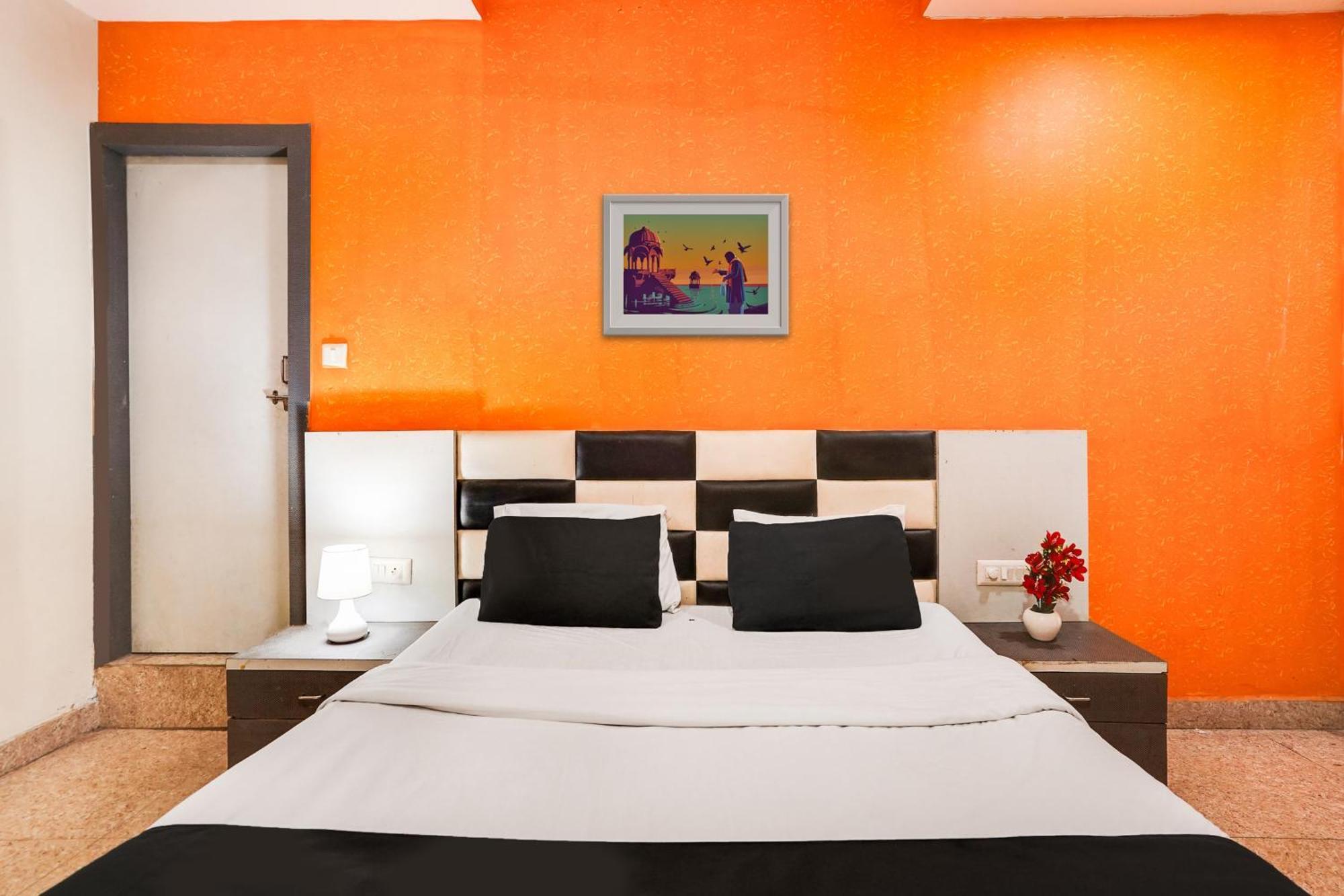Hotel O Crystal Ahmedabad Eksteriør billede