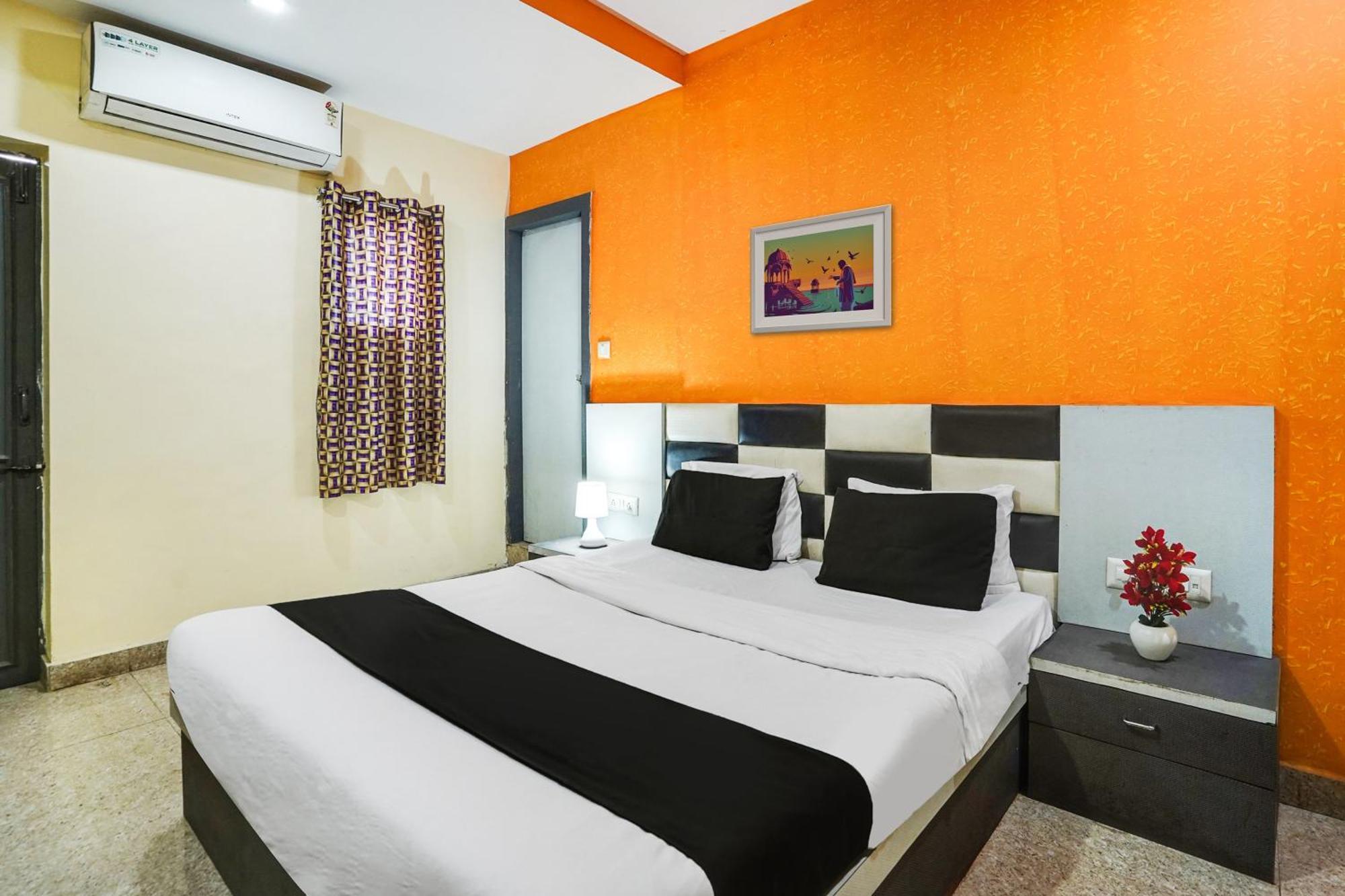 Hotel O Crystal Ahmedabad Eksteriør billede
