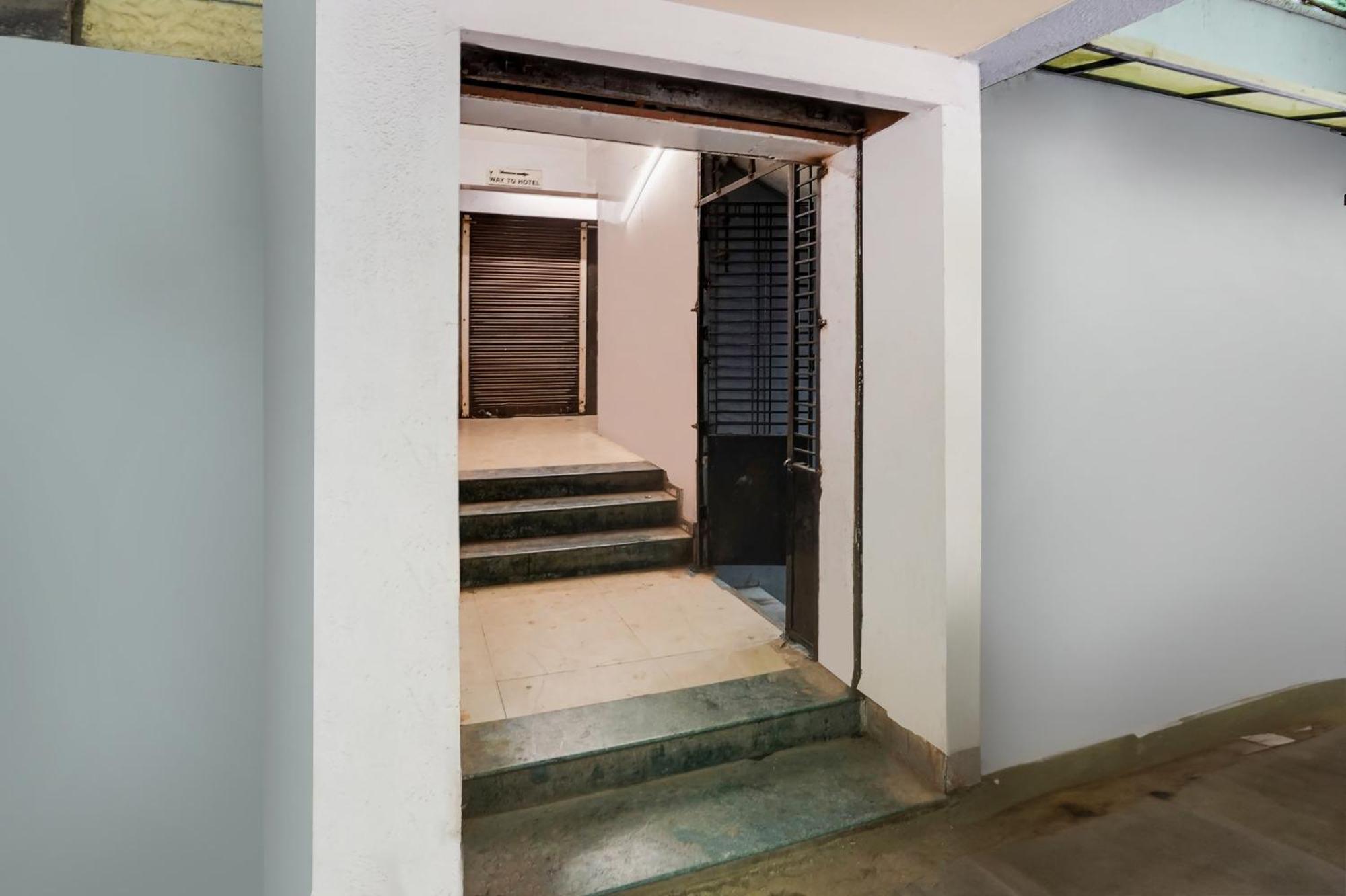Hotel O Crystal Ahmedabad Eksteriør billede